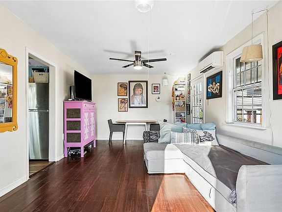 3rd image of 6068 Wickfield Dr