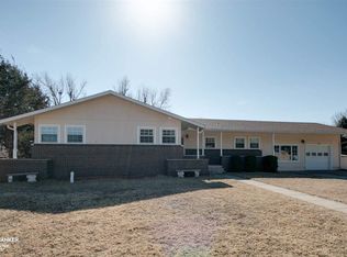 911 Meadow Ln, Junction City, KS 66441