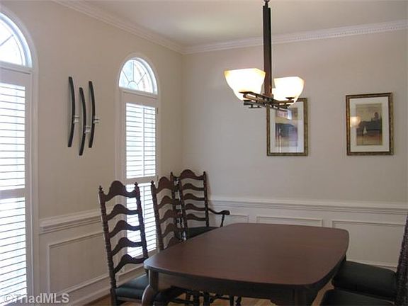 4th image of 2414 Regents Park Ln