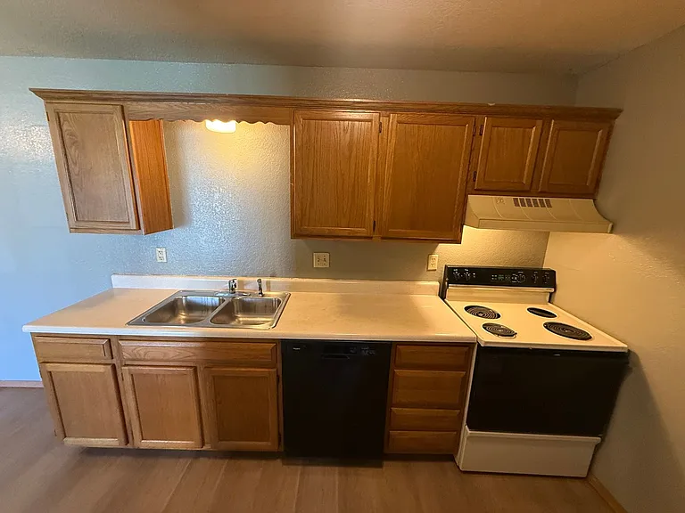 2862 S Meadowbrook Ave #10 — Photo 6