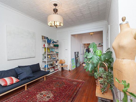 3rd image of 640 Humboldt St APT 3R
