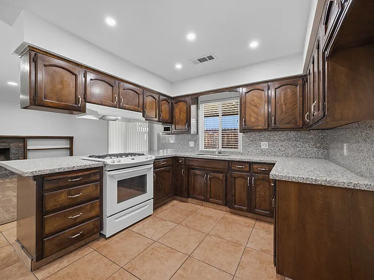1684 E Walnut Ave — Photo 10