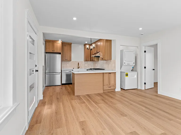 526 Lime Avenue — Photo 2