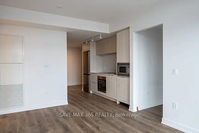 3 bed, $2,100 — Photo 4