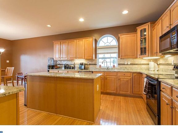 3rd image of 102 Waring Dr