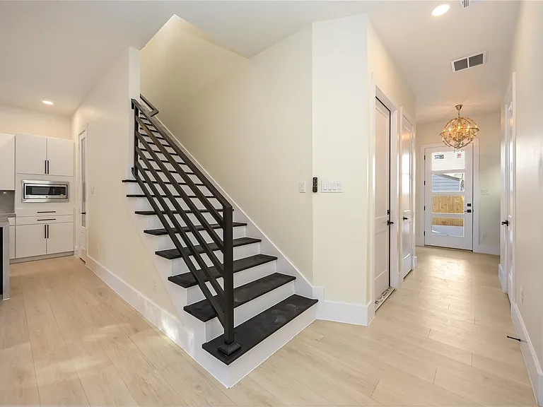 7125 England St — Photo 3