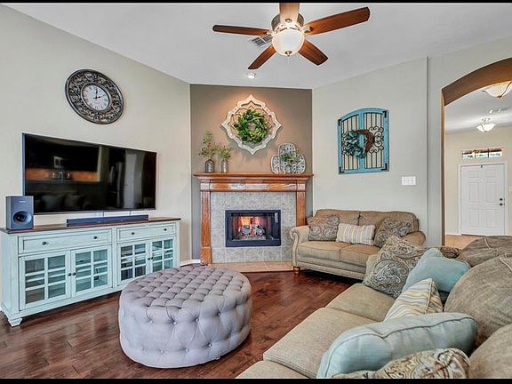 5th image of 1426 Sleepy Hollow Dr
