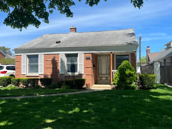 6944 W Cleveland St, Niles, IL 60714