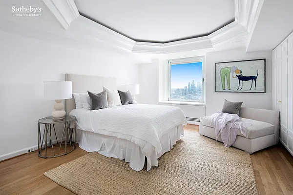 Sold by Sotheby's International Realty | media 18