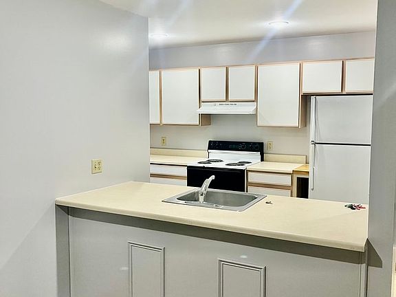 3rd image of 116 Oswego St APT 3