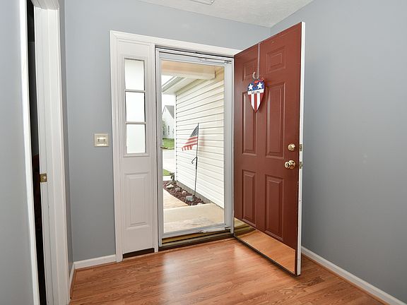 2nd image of 1900 Windsor Ln