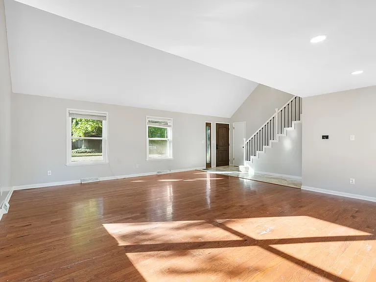 2329 E Bancroft St — Photo 5