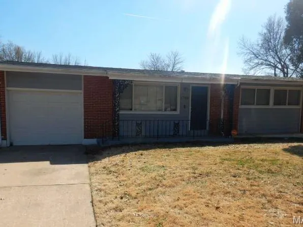 1740 Nashua Dr, Saint Louis, MO 63136