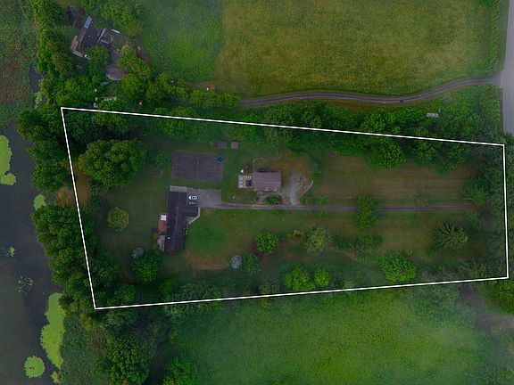 5th image of 9172 Shook Rd