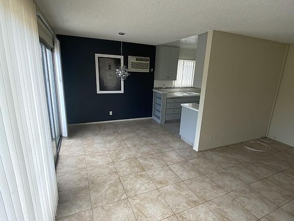 3rd image of 811 Crenshaw Blvd #102