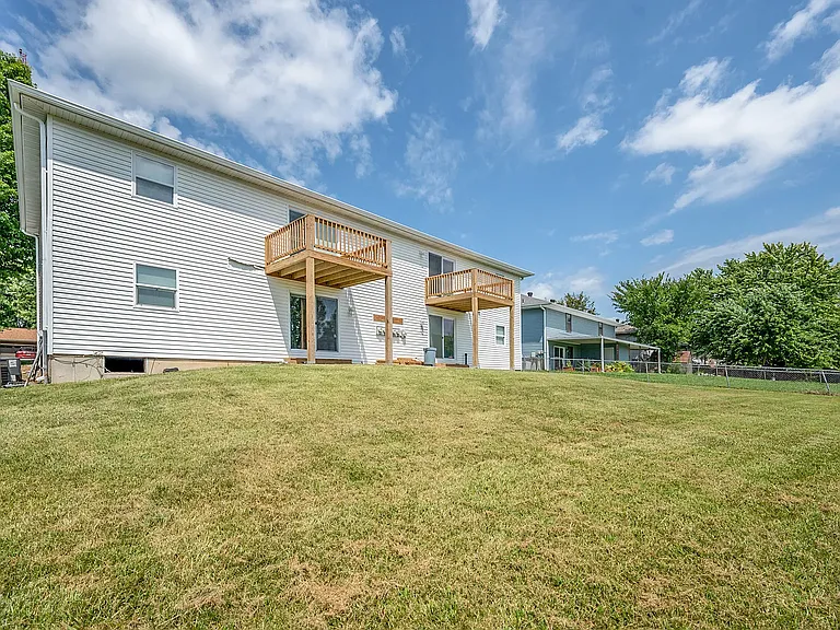 499 Perrey Dr #C — Photo 3