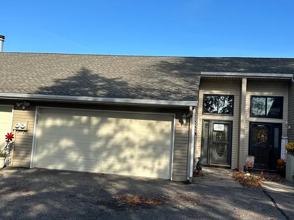 39 Round Lake Trl, Little Canada, MN 55117