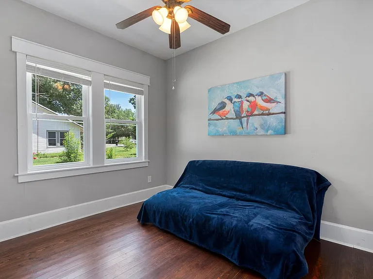 308 Alva St — Photo 16