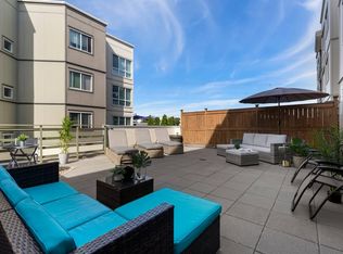 15795 Croydon Dr #212, Surrey, BC V3Z2L6