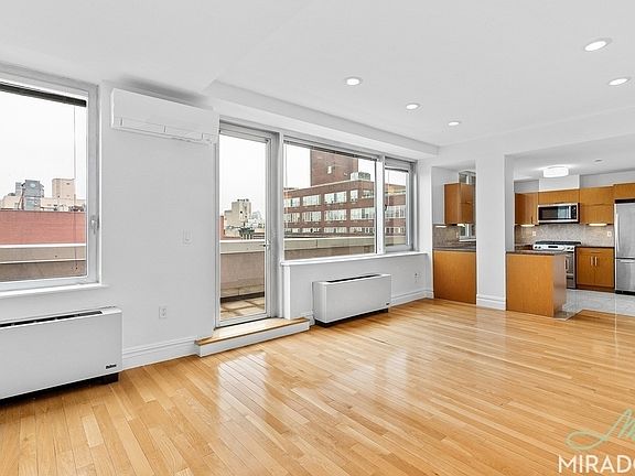 3rd image of 158 Hester St APT 7A