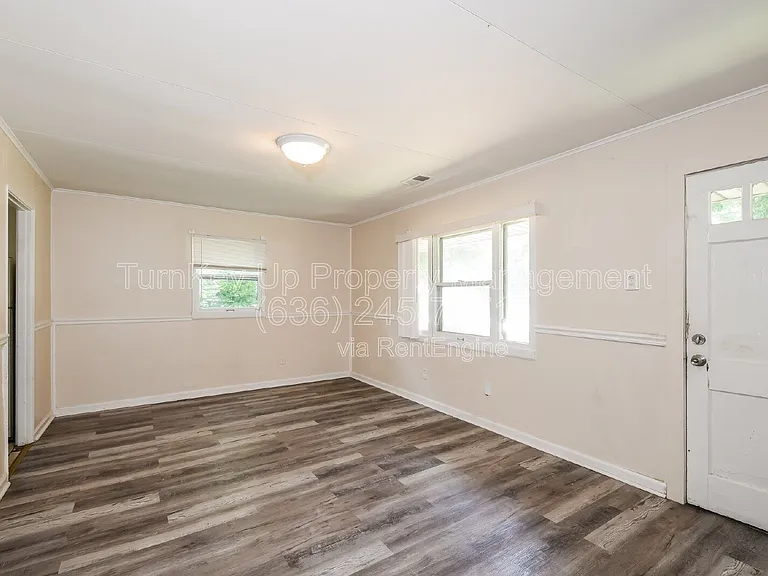 110 Paul Ave — Photo 5