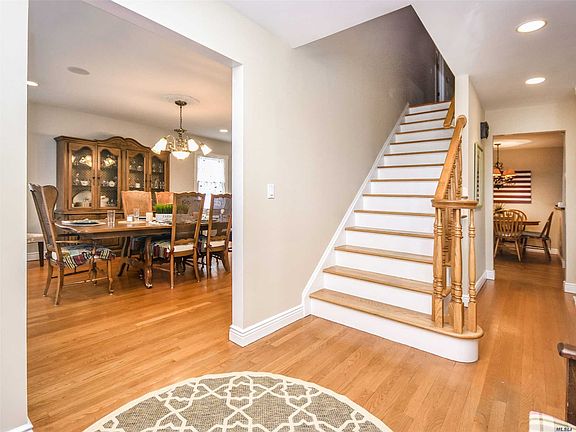 2nd image of 88 Bayview Ave