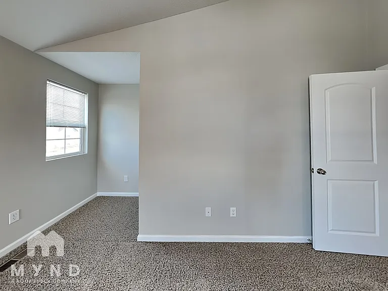 335 Cloverhill Dr — Photo 13