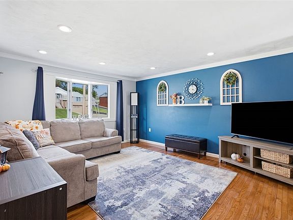 3rd image of 413 Belfrey Dr
