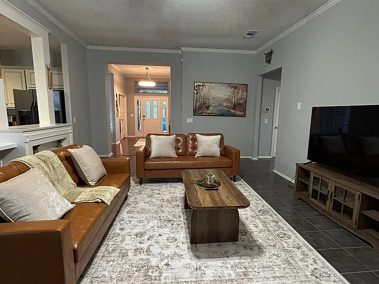 10809 Paisano Dr — Photo 2