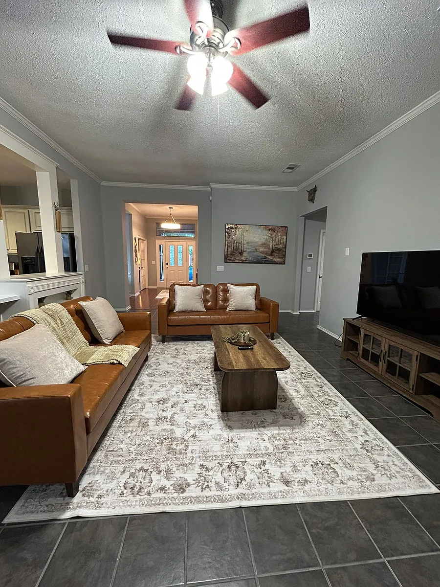 Building Photo - 10809 Paisano Dr