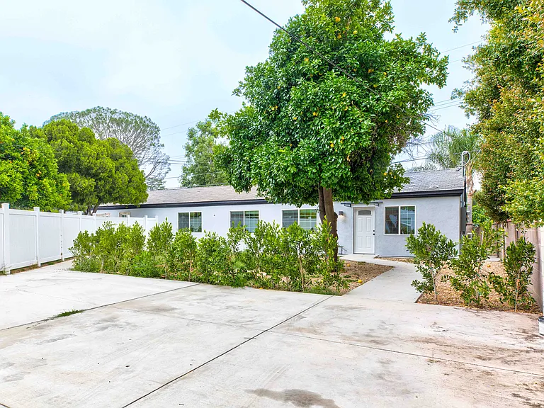 8805 Paso Robles Ave — Photo 26