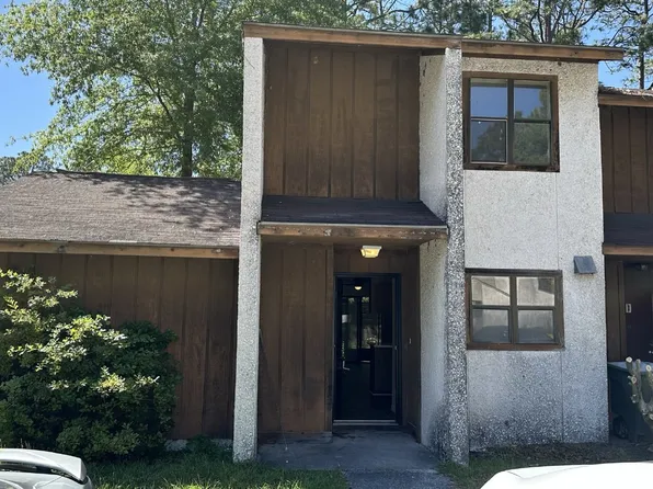901 Brett Dr E, Hinesville, GA 31313