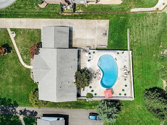 3rd image of 64 Morwood Ln