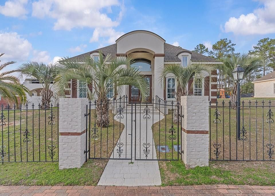1st image of 207 Royal Orleans Ct