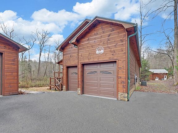 4th image of 405 Underwood Hill Rd