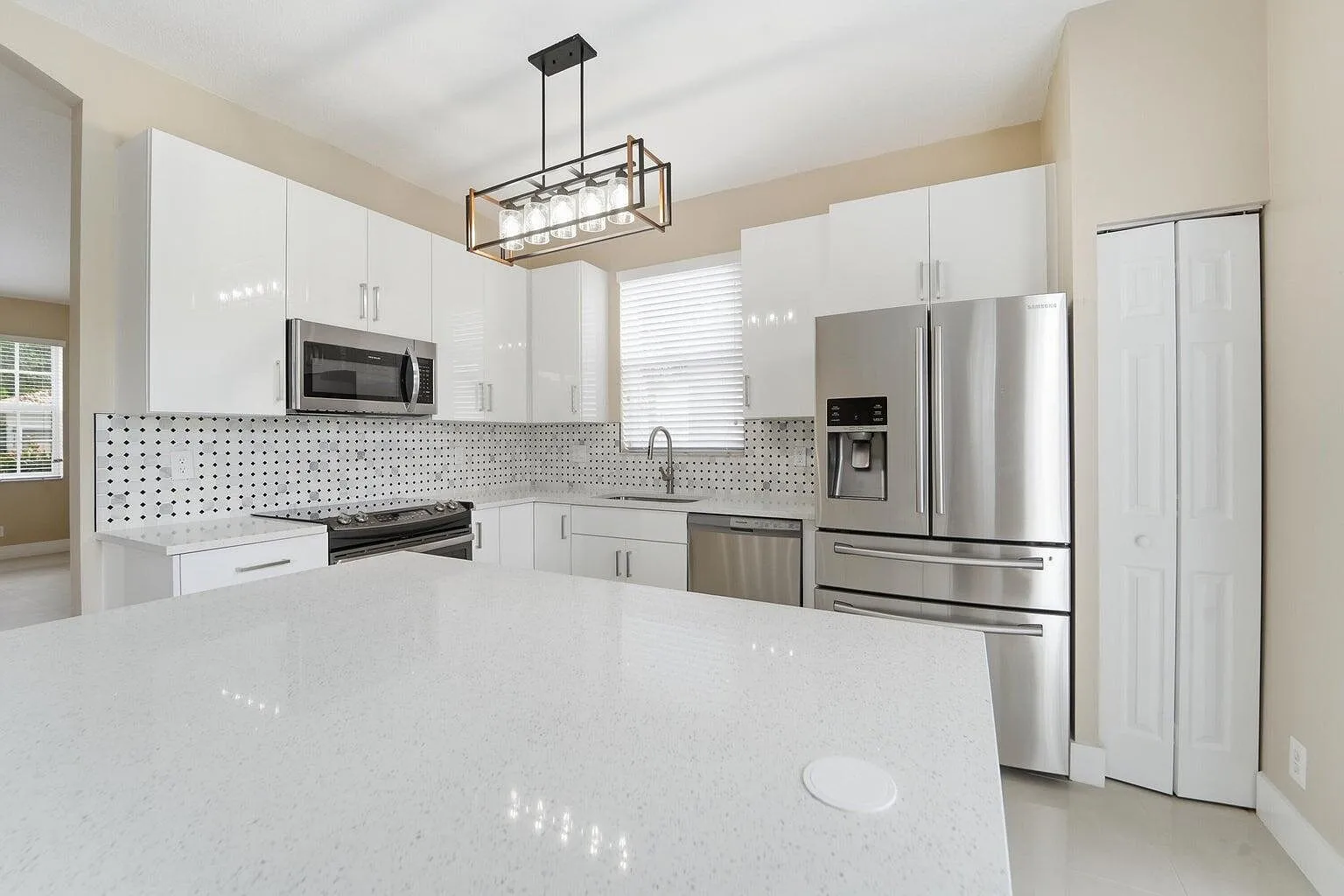 4 bed, 2.5 bath, 1840 sqft, $3,600 — Photo 2