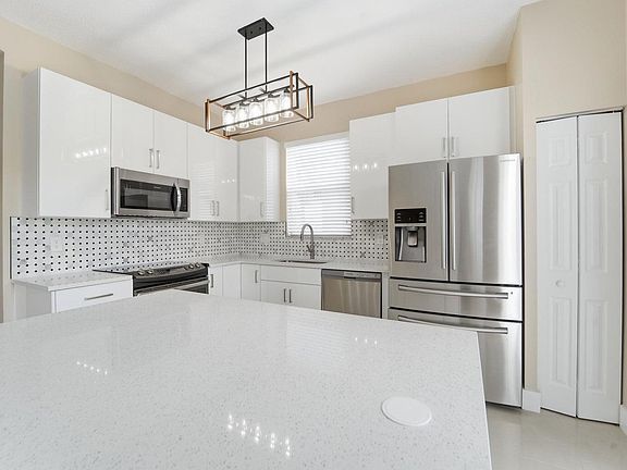 2nd image of 1780 Pierside Cir