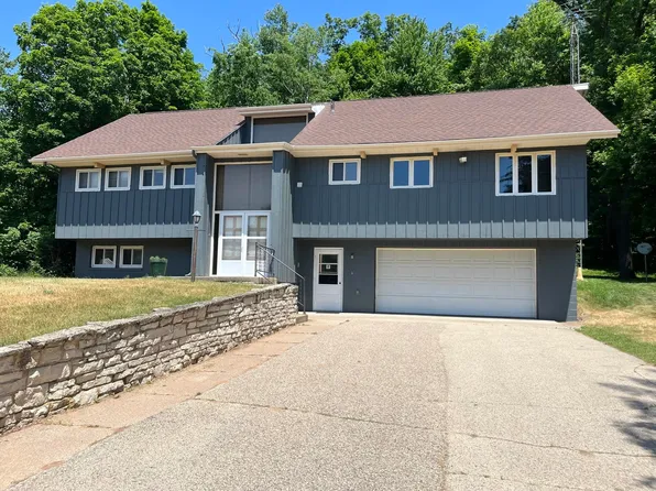 W2306 Prospect St, Poy Sippi, WI 54967