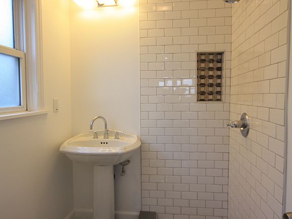 5th image of 1063 N Hicks Ave