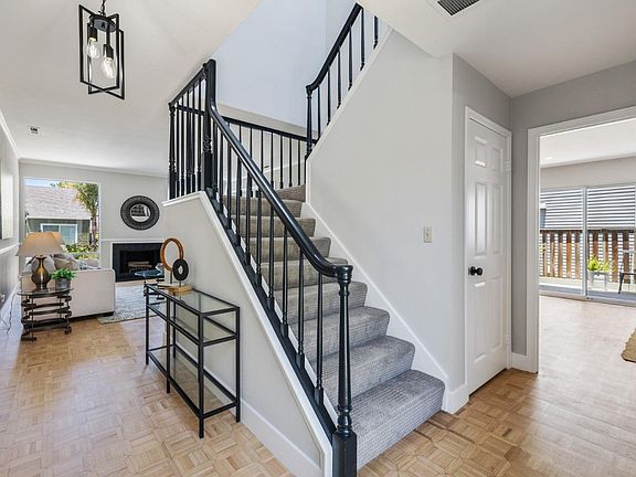 3rd image of 604 Waterbury Ln
