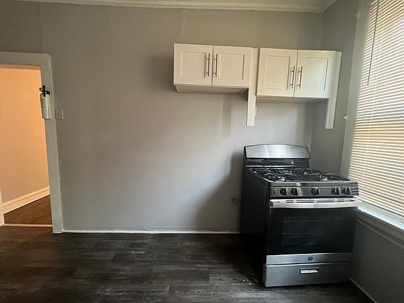 4th image of 417 Leslie St Floor 2