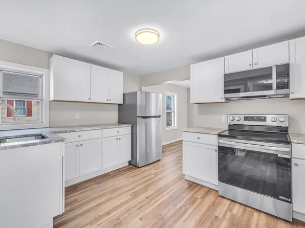 12 Meadow St, Westfield, MA 01085