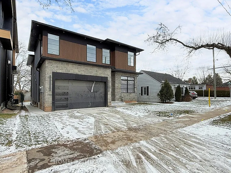 150 Stewart St — Photo 35