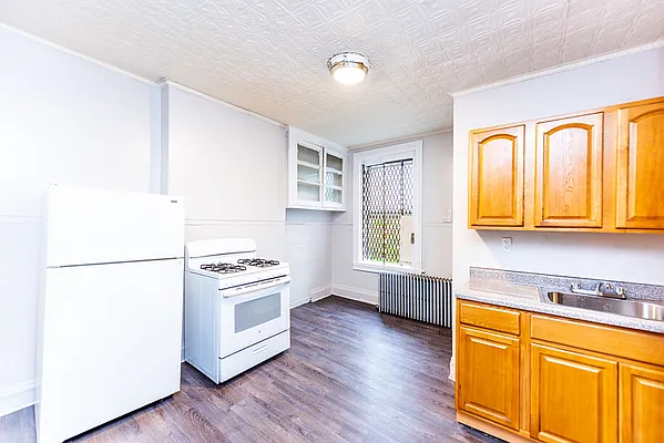 Rented by WIRE International Realty | media 16