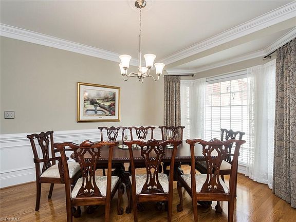 3rd image of 1901 Rosevilla Ln