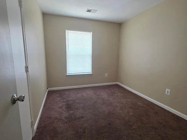 940 Newington Ct — Photo 9