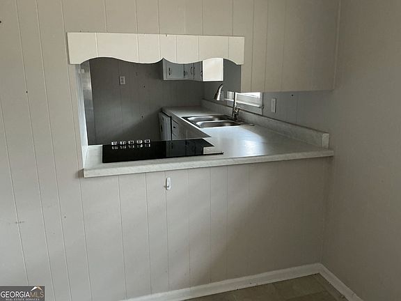 5th image of 15 Cedar St