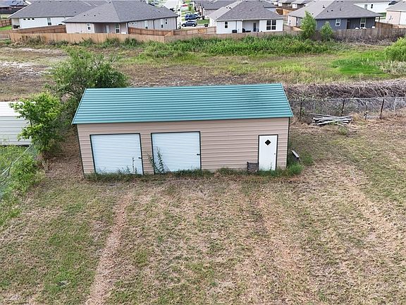4th image of 106 North Dr