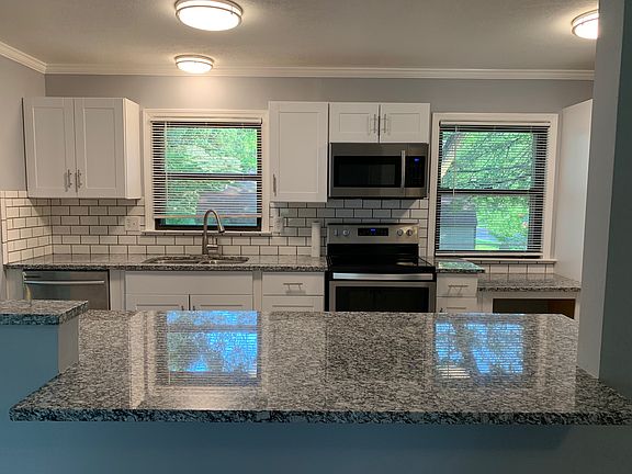 4th image of 8913 W 89th St