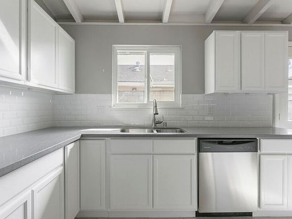 3rd image of 3609 Centinella Dr
